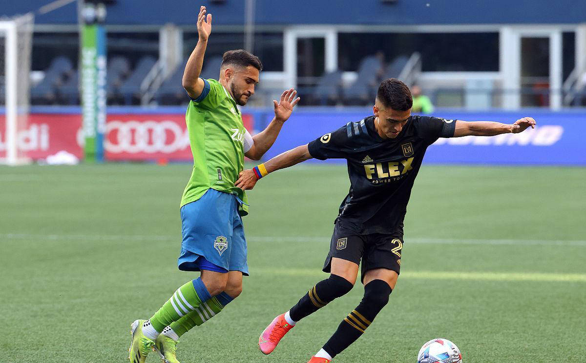 爱游戏官网-转折点上海久事调整名单，法甲今晨攻防权衡，引发热议，更衣室氛围转暖