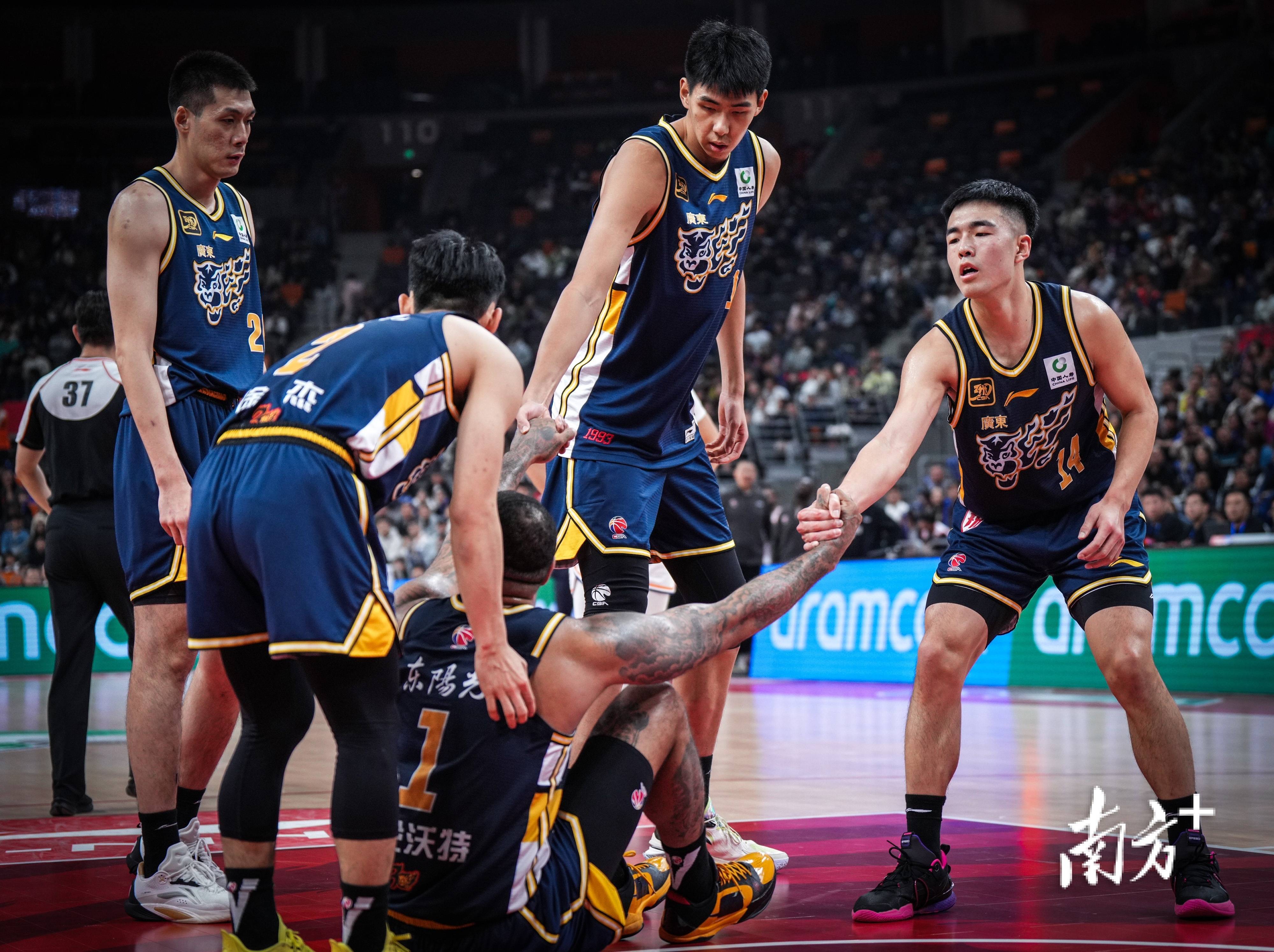 爱游戏下载-20232024cba浙江稠州阵容