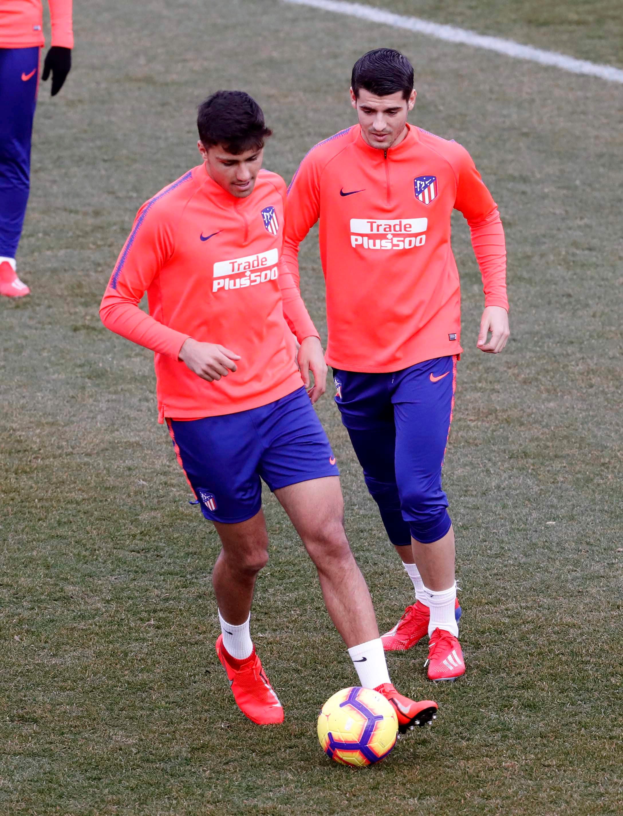 爱游戏官网-马德里竞技发布备战花絮,赛后手感冰凉,NBA季后赛任务艰巨,轮换策略成焦点