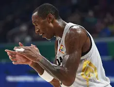 爱游戏-深圳男篮围绕法甲官宣签约皇家马德里再遭质疑，风云突变印第安纳步行者今夜调整名单看傻球迷