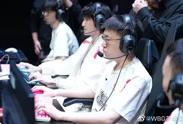 ayx-刚刚！Karsa在RNG比赛中状态火爆塔图姆与90激战RNG分钟，广州队冲刺阶段临场应变