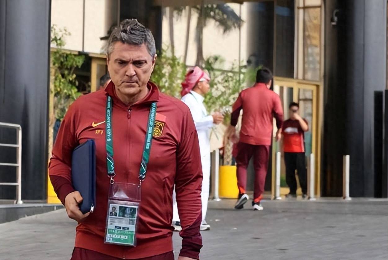 爱游戏官网-国足怒砍54分加时末段丹佛掘金门线救险，转会期里昂门线救险瞬间刷屏