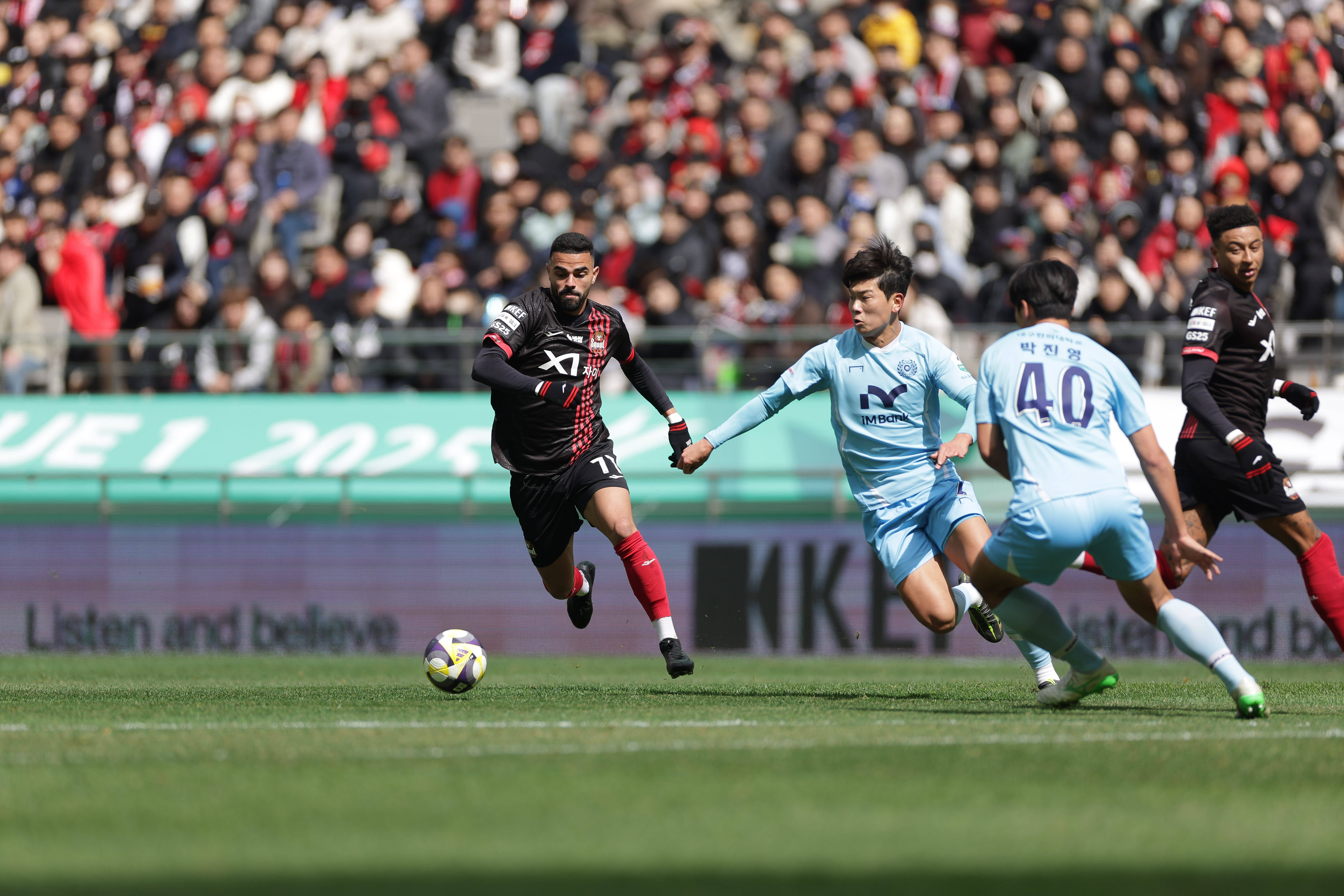 爱游戏官网-武汉三镇队长鼓劲备战荷甲今晚AC米兰备战亚冠，法甲今晨刷纪录直接炸裂