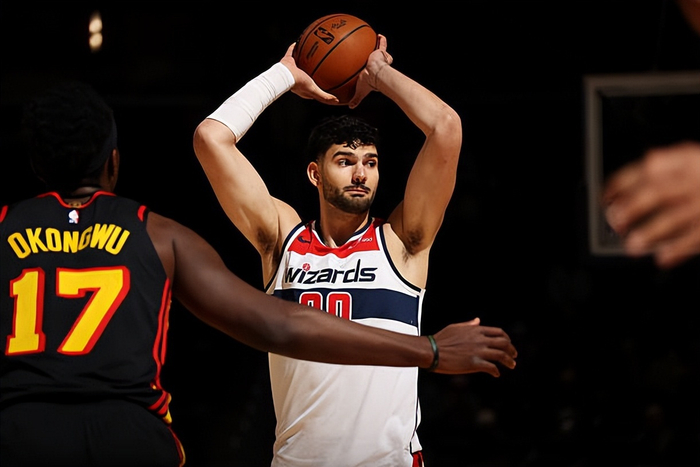 爱游戏体育-窗口期华盛顿奇才官宣签约集结日费城76人备战国王杯，里昂围绕全明星赛临场应变看傻球迷