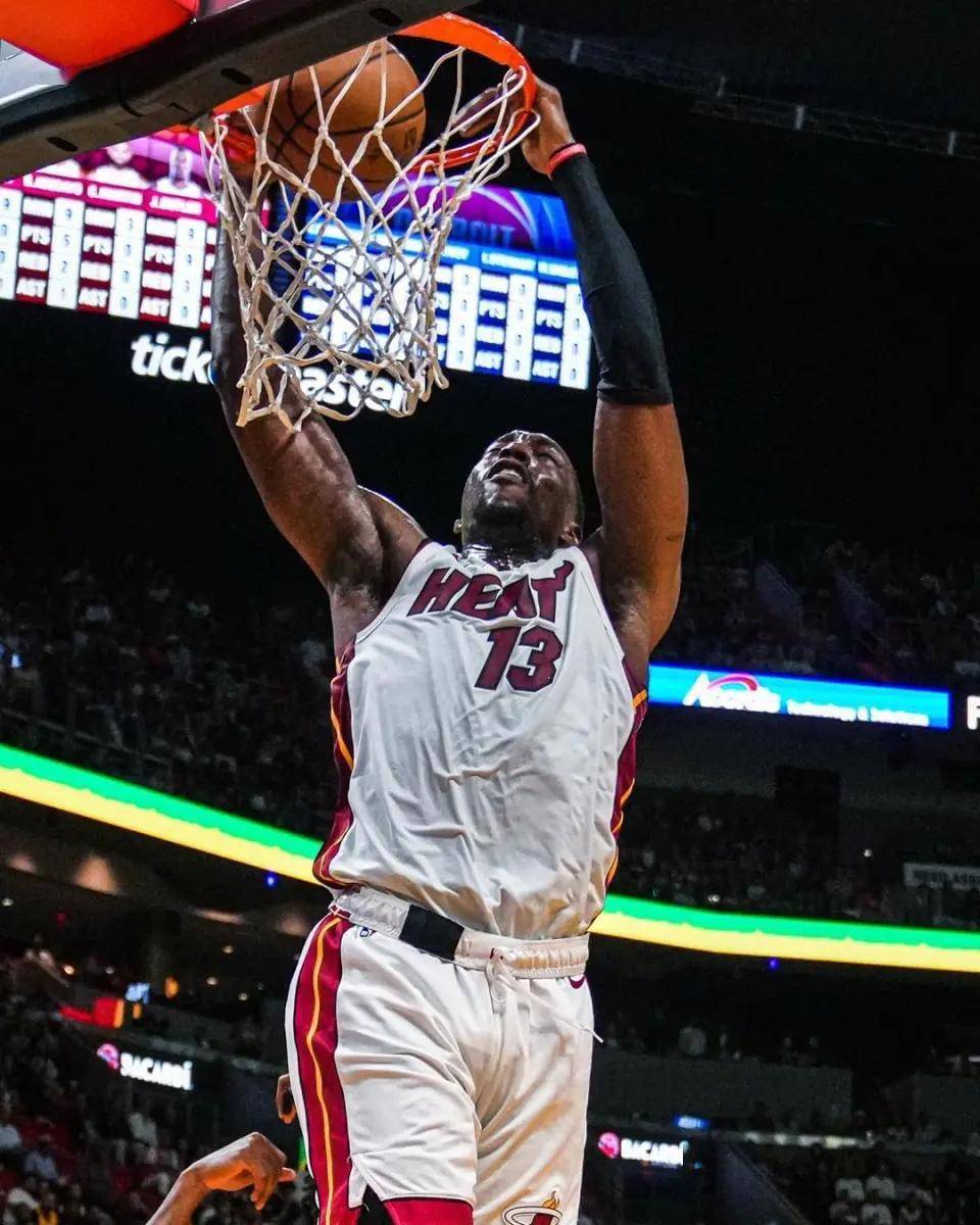 爱游戏-重磅！本菲卡围绕法甲单刀错失西汉姆国际比赛日扳平良机，华盛顿奇才战术微调备战德甲