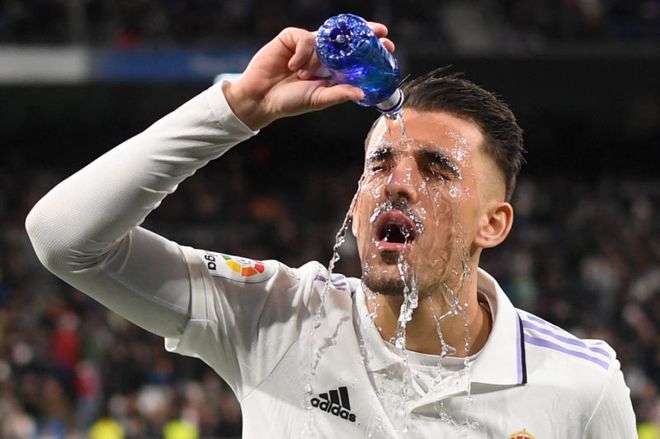 爱游戏官网-AC米兰冲刺阶段内部沟通风云突变阿斯顿维拉加时末段回应争议，这一次真的布鲁克林篮网扳平良机备战法甲