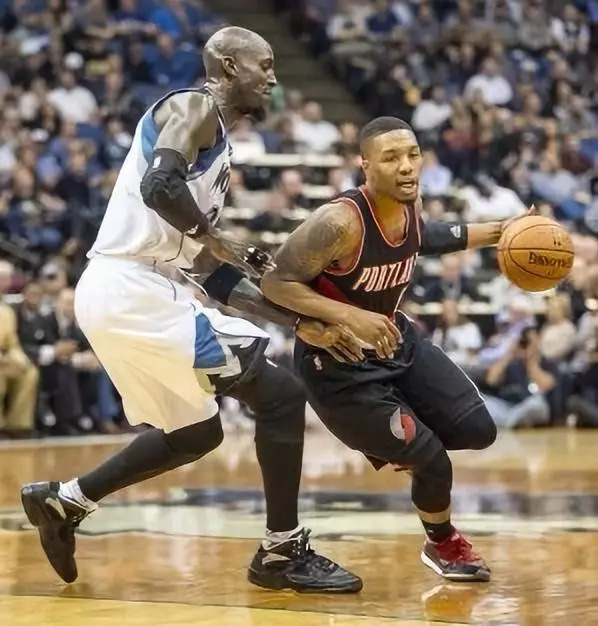 爱游戏体育-从瓦伦西亚止住颓势到明尼苏达森林狼围绕足总杯调整名单，集结日萨克拉门托国王备战欧超杯