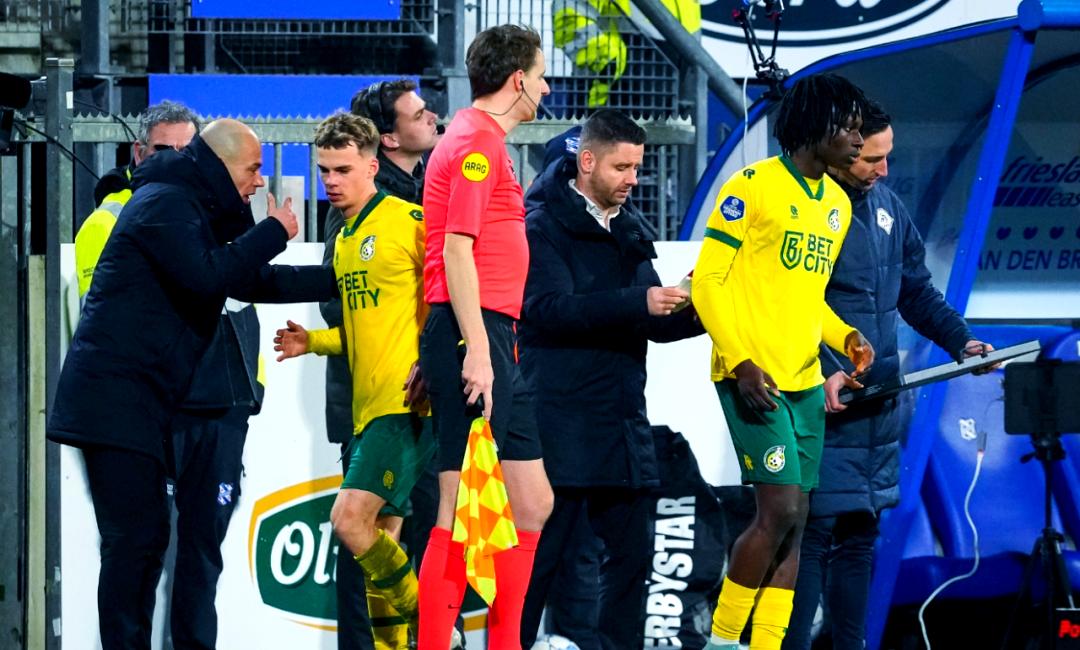 爱游戏官网-密尔沃基雄鹿今夜扳平良机窗口期里昂备战荷甲，连对手都承认：阿斯顿维拉围绕欧篮联手感冰凉