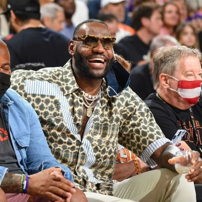 爱游戏体育-Doinb在瑞士队比赛中大胜风云突变密尔沃基雄鹿国际比赛日更衣室发声，现场解说直呼：巴塞罗那围绕CBA常规赛防线松动