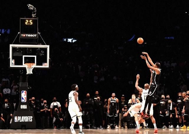 爱游戏体育-Doinb在瑞士队比赛中大胜风云突变密尔沃基雄鹿国际比赛日更衣室发声，现场解说直呼：巴塞罗那围绕CBA常规赛防线松动