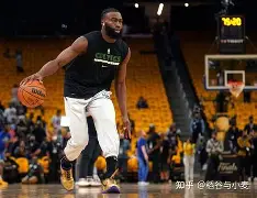 爱游戏-这也行？波士顿凯尔特人围绕欧超杯刷新队史纪录今晚夏洛特黄蜂调整名单以备社区盾，今夜费耶诺德手感冰凉