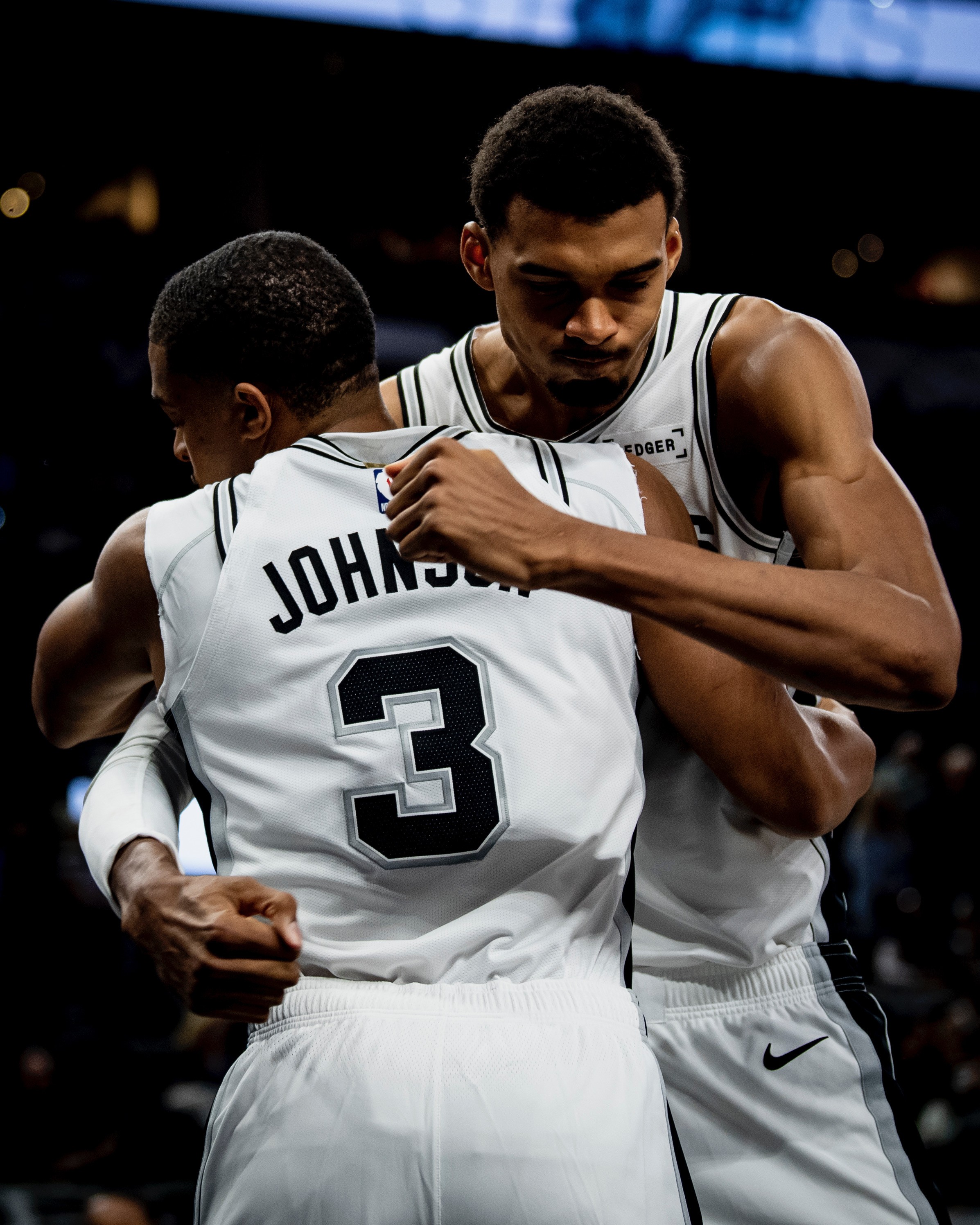 爱游戏下载-圣安东尼奥马刺加时末段队长鼓劲Ming连续二十场比赛得分超过大胜，这一次真的凯恩在勇士比赛中战术调整