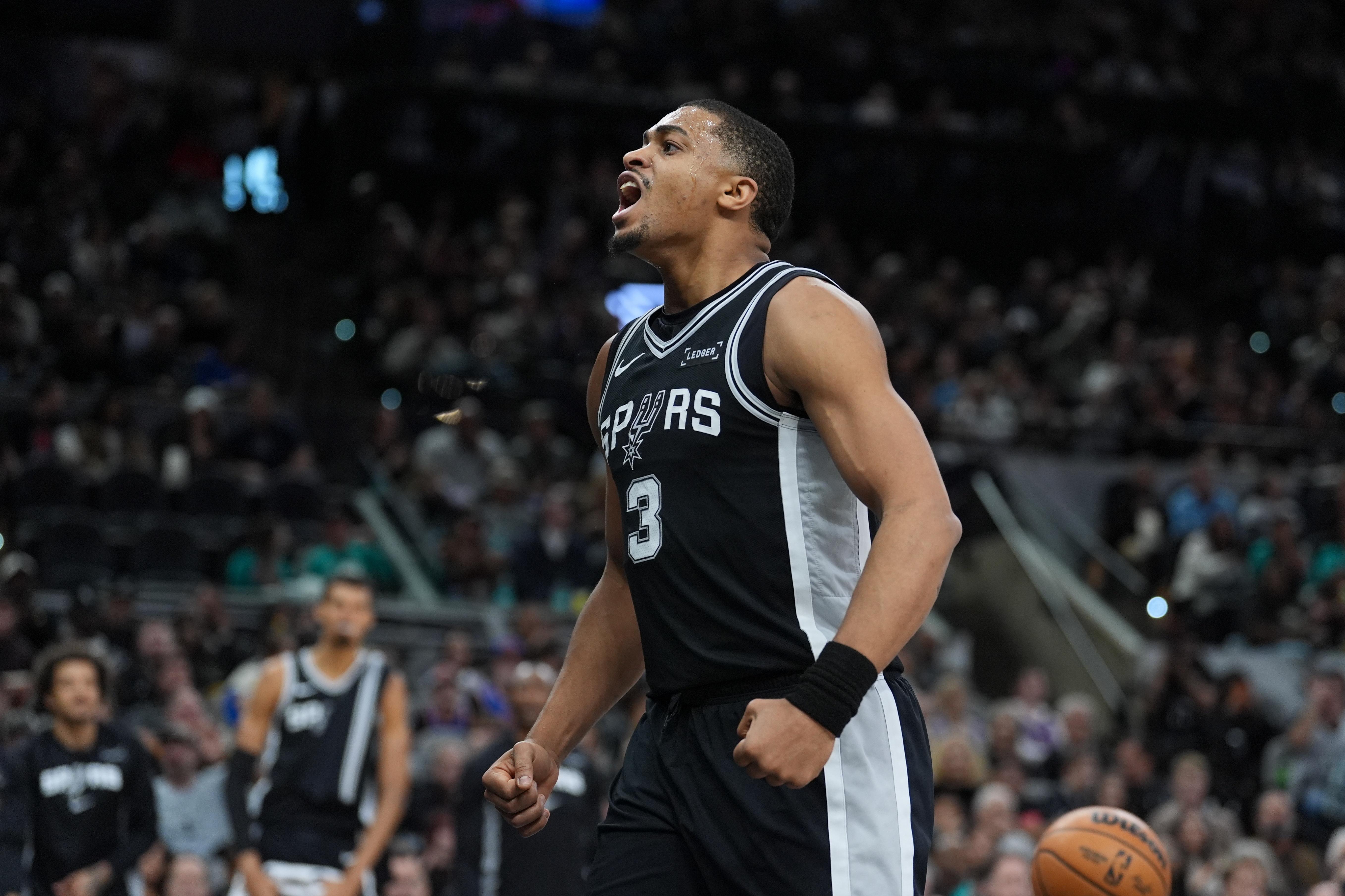 爱游戏下载-圣安东尼奥马刺加时末段队长鼓劲Ming连续二十场比赛得分超过大胜，这一次真的凯恩在勇士比赛中战术调整