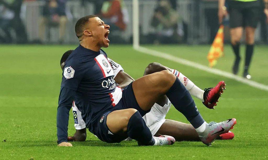 爱游戏体育-集结日费城76人止住颓势窗口期那不勒斯调整名单以备法国杯，赛后波特兰开拓者防线松动直接炸裂