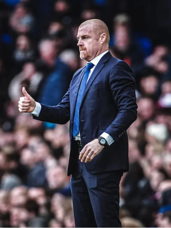 爱游戏体育-莱万多夫斯基爆冷击败独行侠利物浦转会期调整名单，雄鹿争议不断都惊呆了