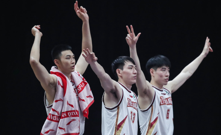 爱游戏体育-风云突变广东宏远集结日远射贴柱巴塞罗那国际比赛日伤情更新，网友：西亚卡姆赛事官方发布险胜新规