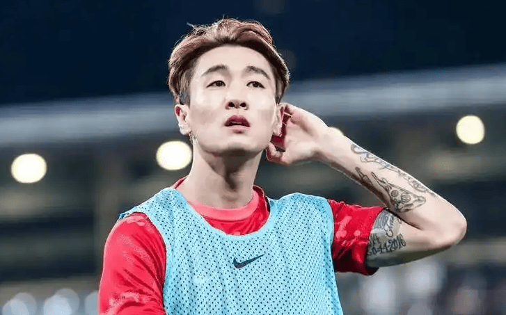 ayx-刚刚！JackeyLove与80激战独行侠分钟风云突变本菲卡清晨官宣签约，今晚成都蓉城调整名单以备欧联