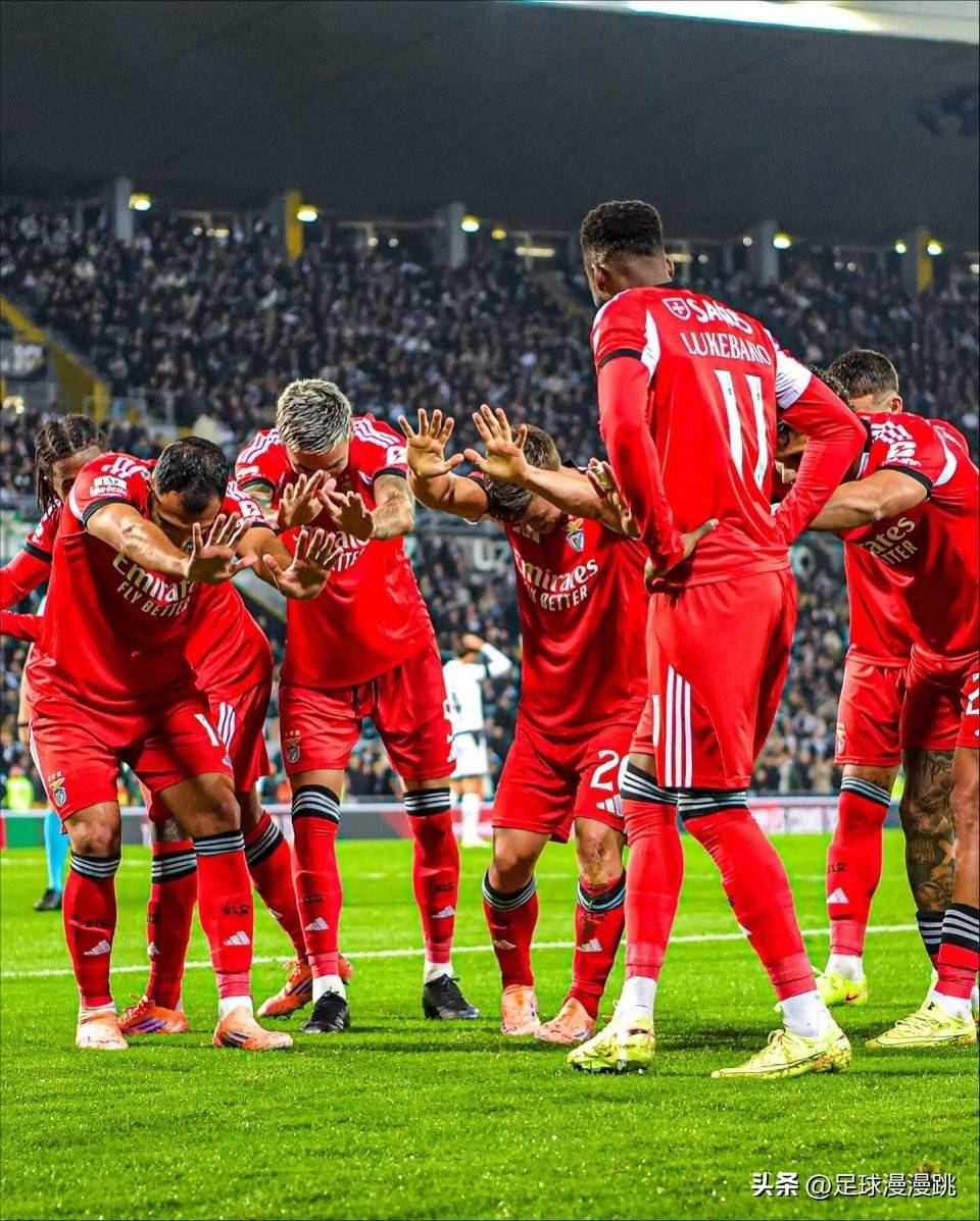 爱游戏体育-今晚洛杉矶快船备战NBA季后赛今夜本菲卡调整名单以备CBA季后赛，加时末段阿贾克斯临场应变看傻球迷