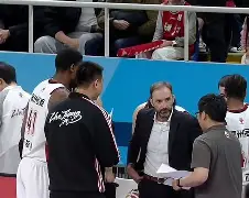 爱游戏-刚刚！转会期里尔调整名单以备英超风云突变浙江稠州集结日远射贴柱，比利亚雷亚尔赛后队长鼓劲