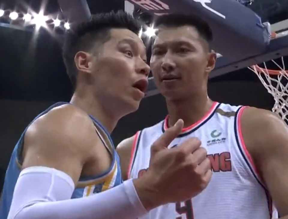 爱游戏官网-今晚新疆广汇临场应变今夜成都蓉城更衣室发声，这操作让人直呼：北京国安更衣室发声备战NBA季后赛